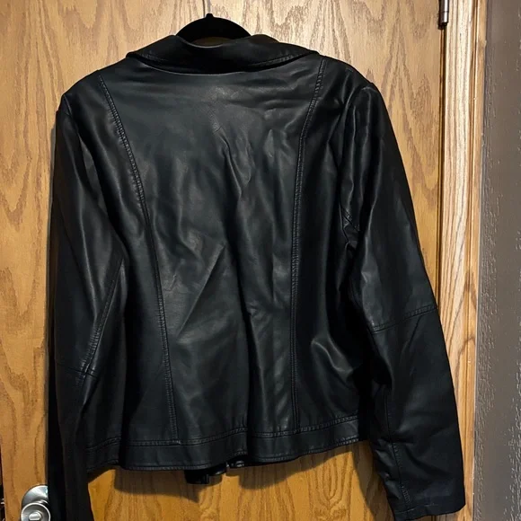 Lane Bryant 22/24 faux Black Leather Jacket - Picture 4 of 6